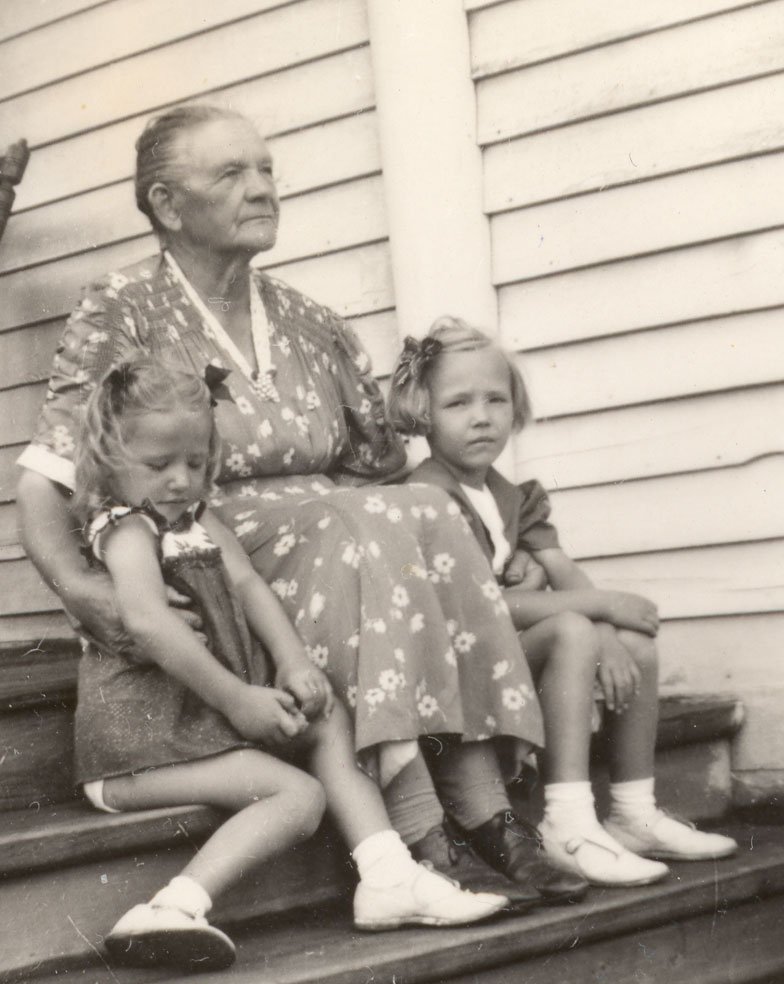 Hartmann Caroline with Anita and Eunice Kindt.jpg